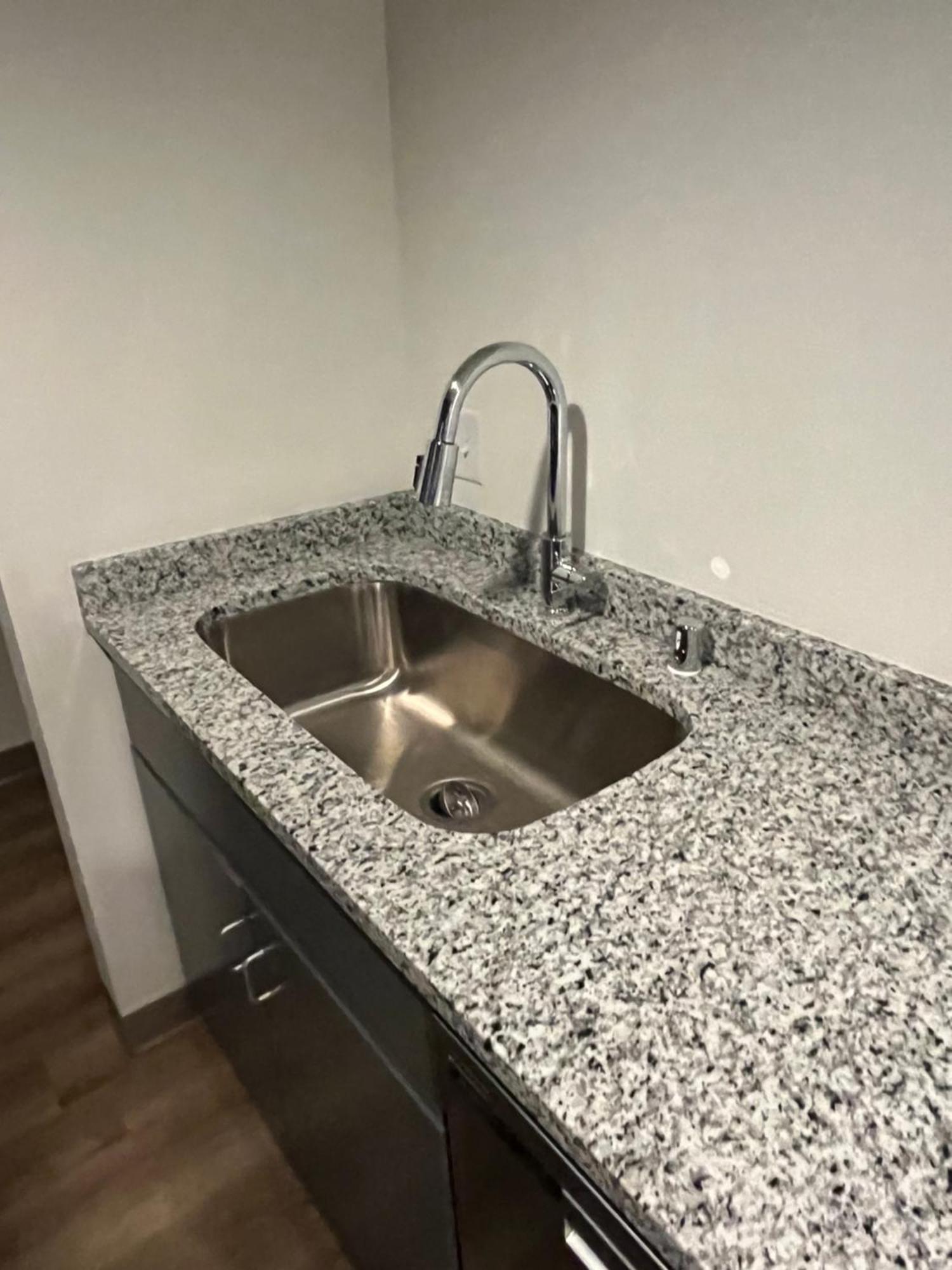 فندق Ramada By Wyndham ميلووكي المظهر الخارجي الصورة