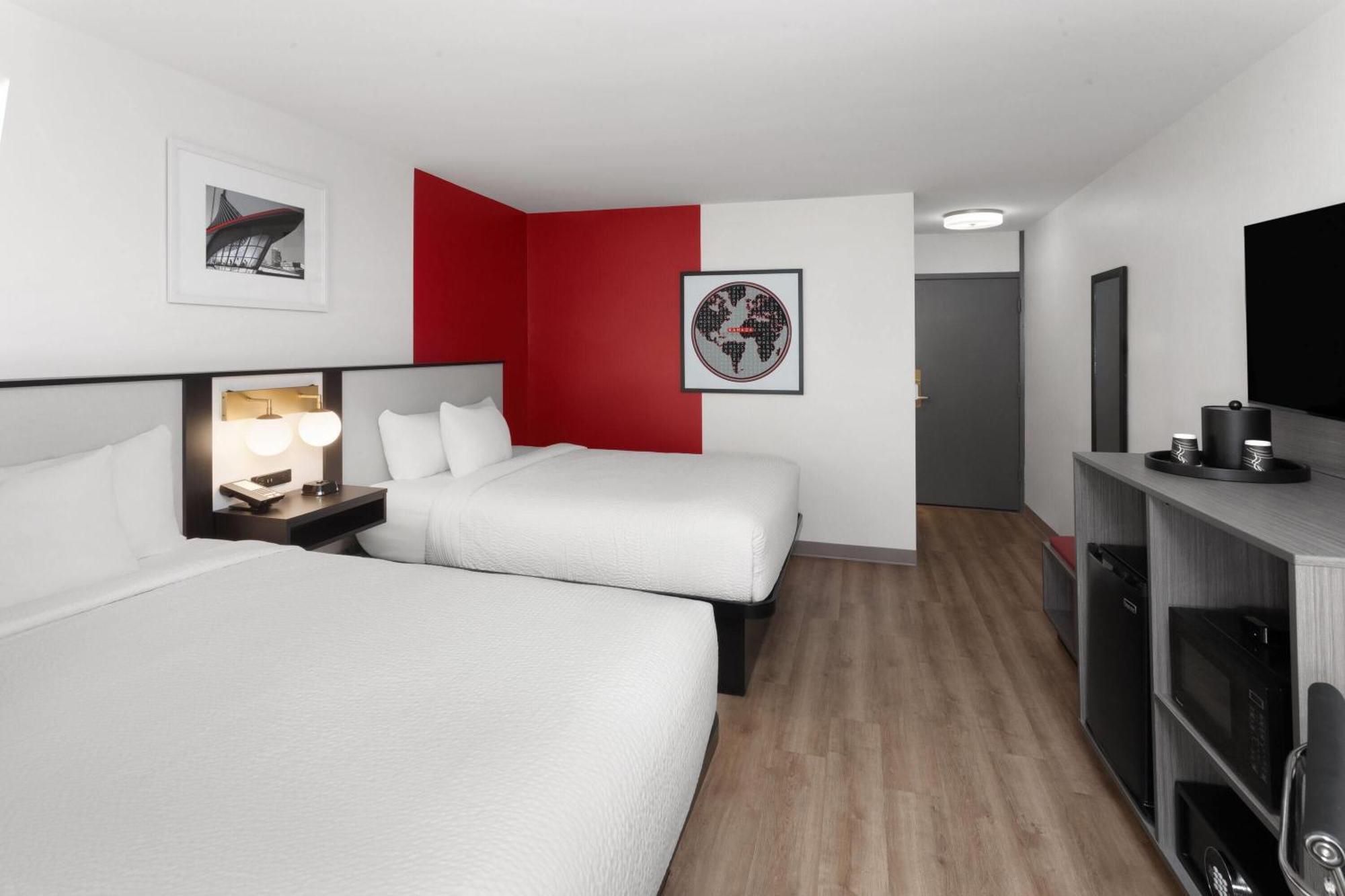 فندق Ramada By Wyndham ميلووكي المظهر الخارجي الصورة