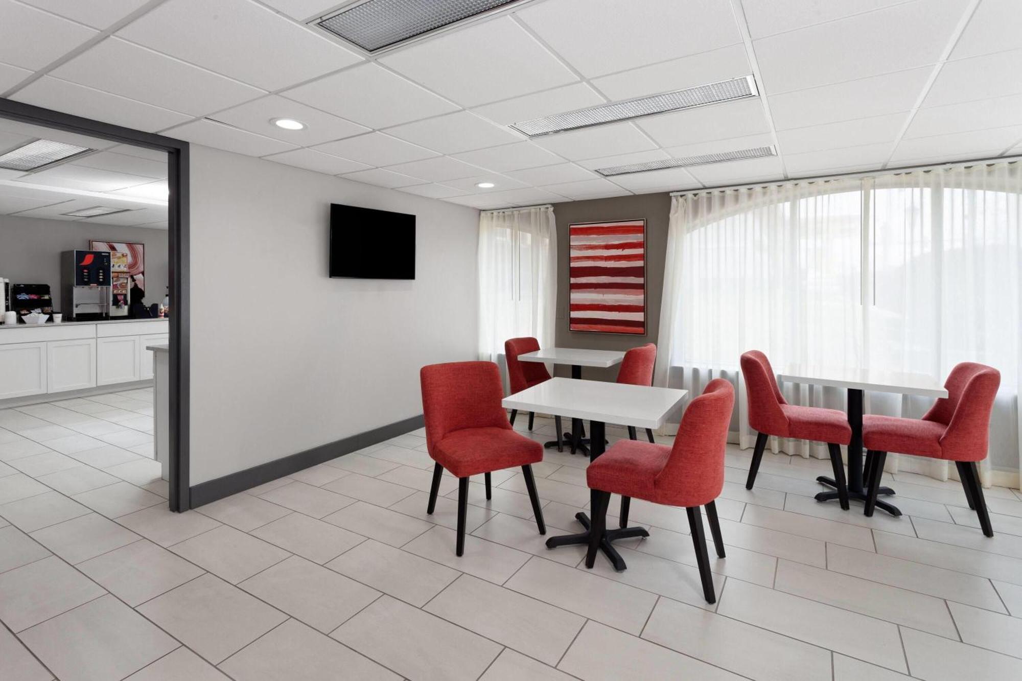 فندق Ramada By Wyndham ميلووكي المظهر الخارجي الصورة
