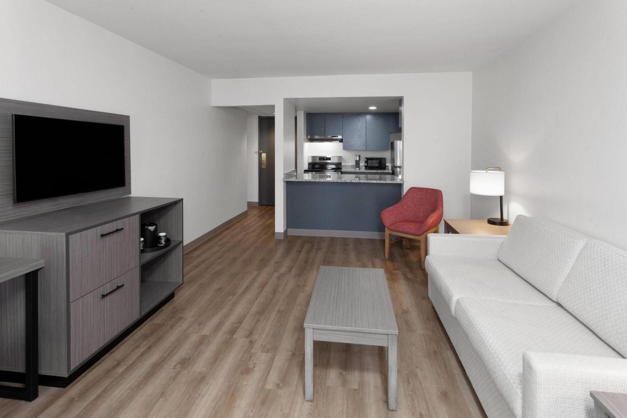 فندق Ramada By Wyndham ميلووكي المظهر الخارجي الصورة