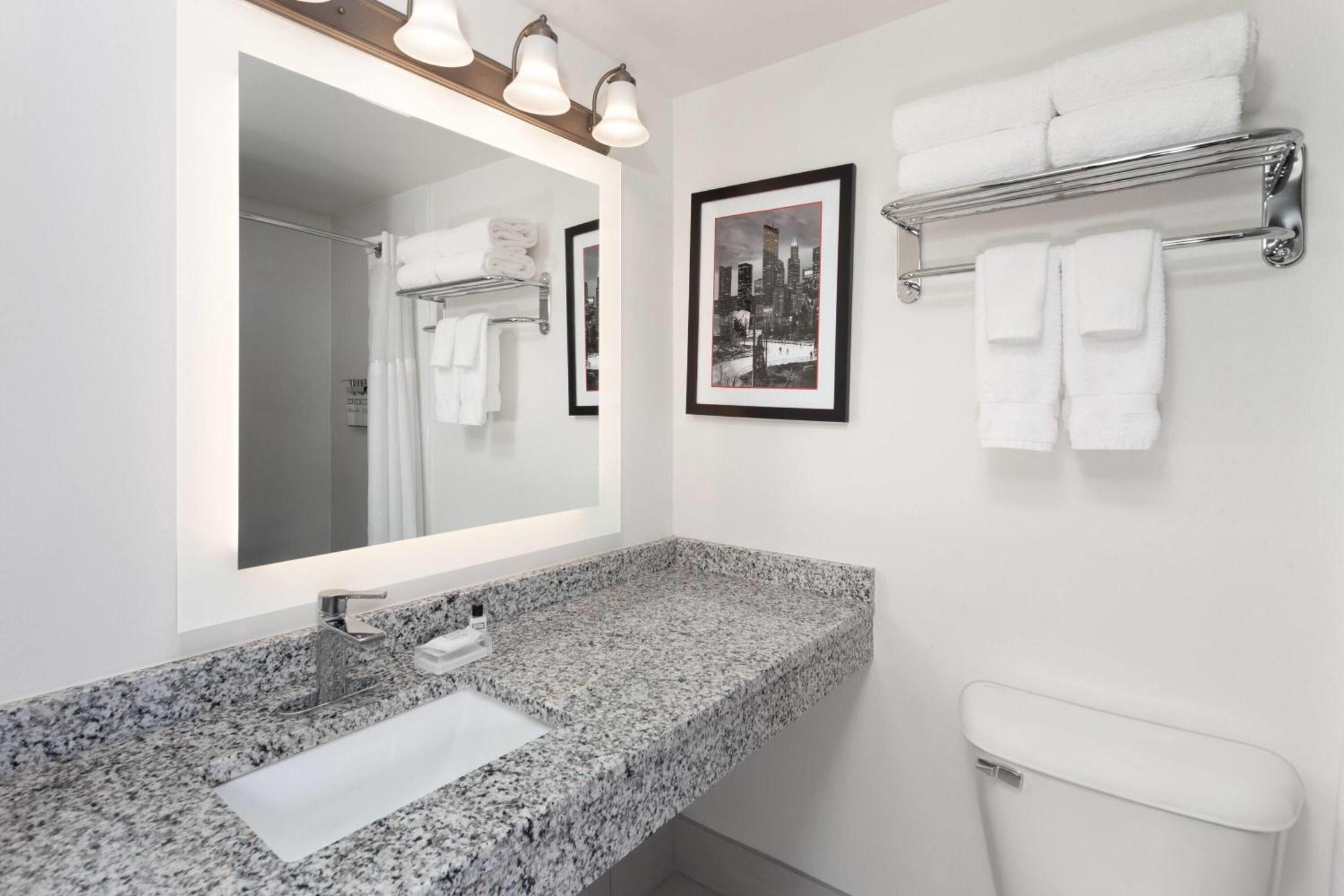 فندق Ramada By Wyndham ميلووكي المظهر الخارجي الصورة